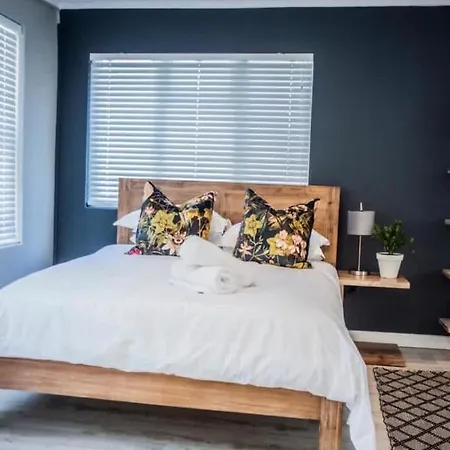 Modern Spacious Cottage With Hot Tub, Flora Studio Hermanus Exterior foto