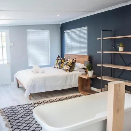 Modern Spacious Cottage With Hot Tub, Flora Studio Hermanus Exterior foto