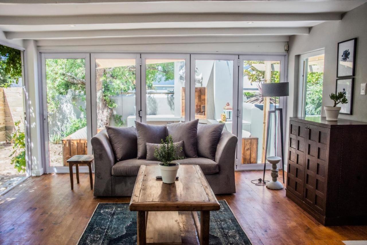 Modern Spacious With Hot Tub, Flora