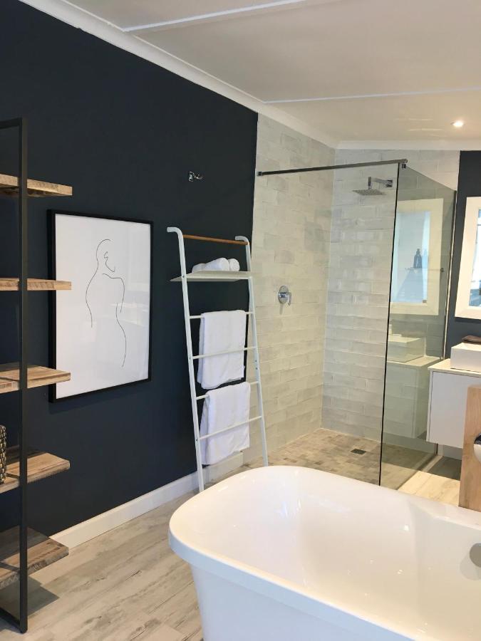 Modern Spacious With Hot Tub, Flora