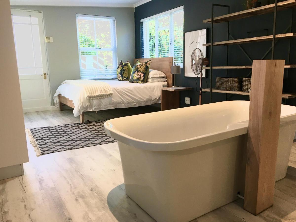 Modern Spacious With Hot Tub, Flora Appartement Hermanus