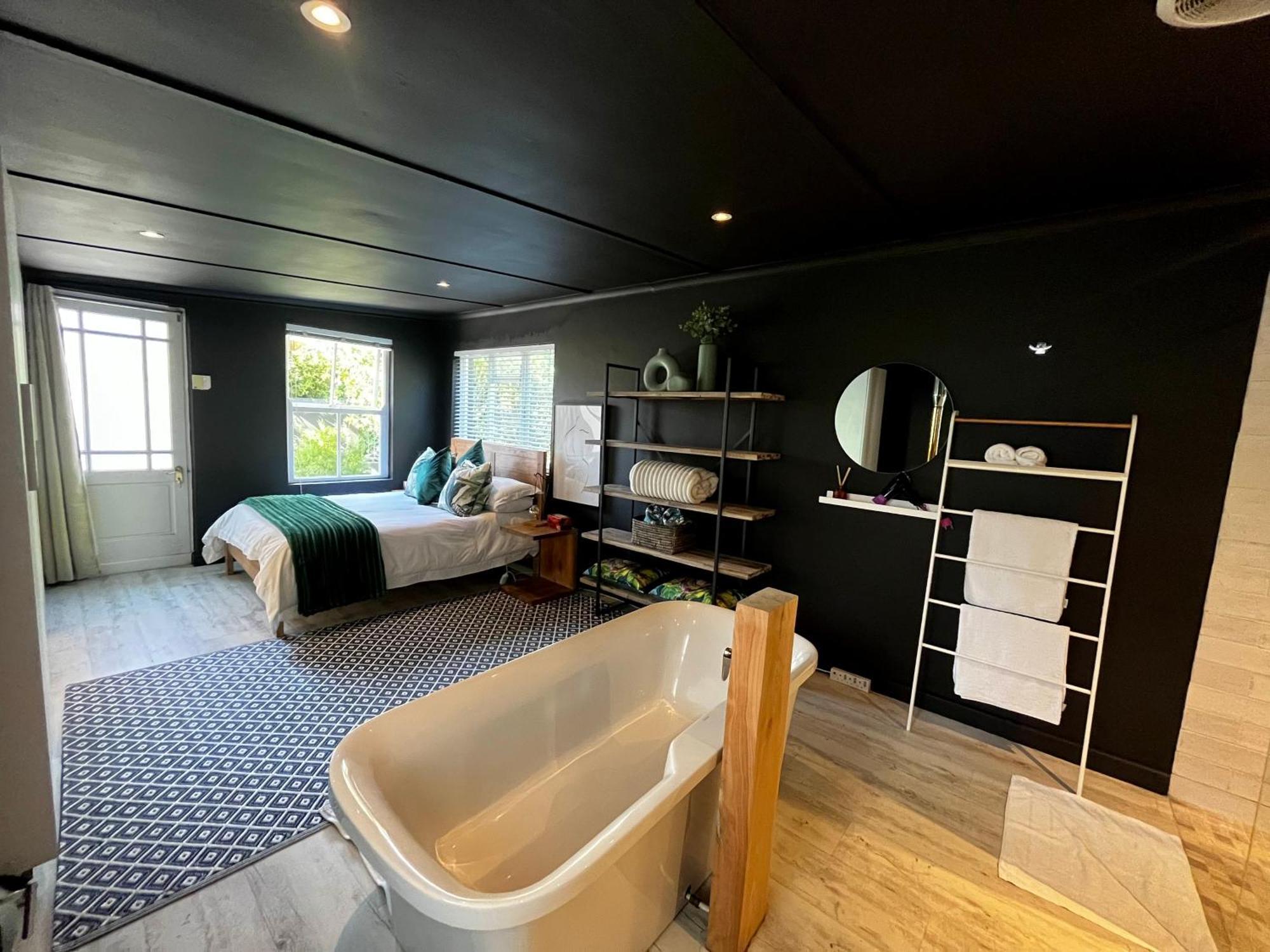 Appartement Modern Spacious With Hot Tub, Flora Hermanus